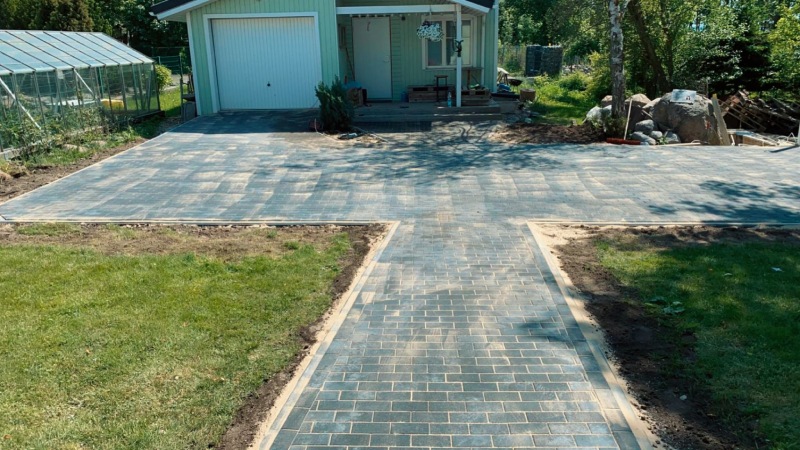 Tänavakivi paigaldamine Raplas